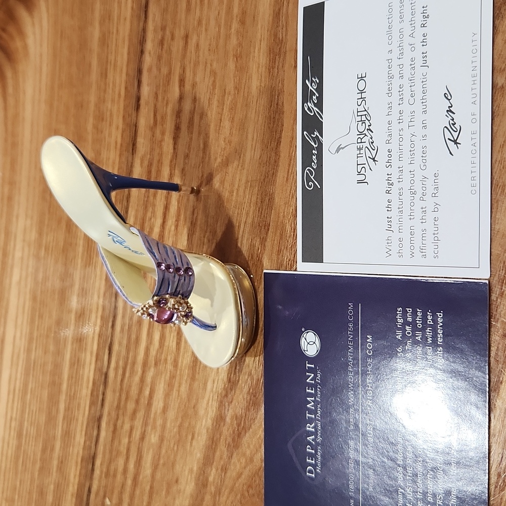 "Pearls Gates" The Right Shoe - Purple Stiletto - Picture 2 of 4